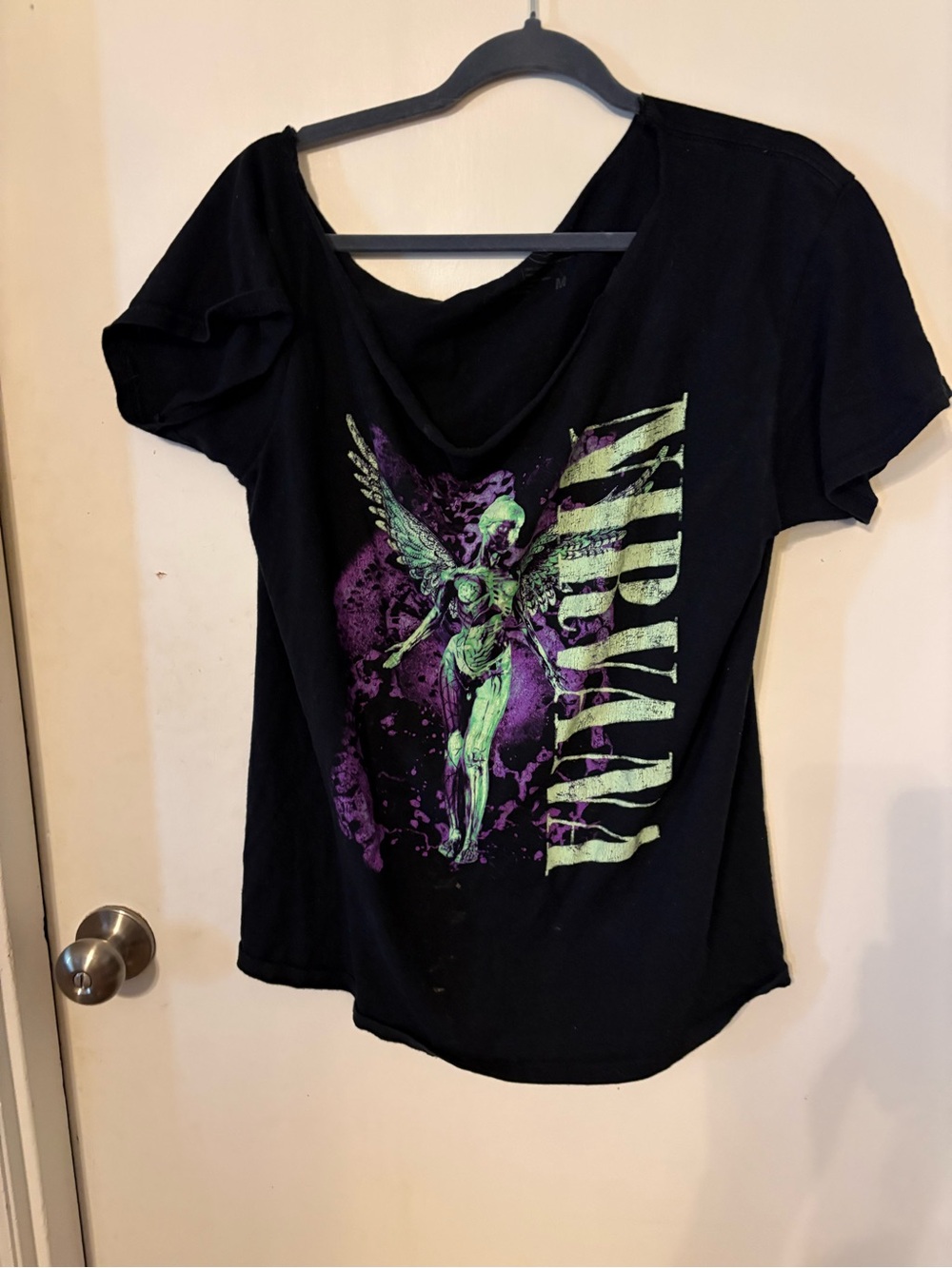 Black Graphic Angel Print Women's Tee - Purple & Green